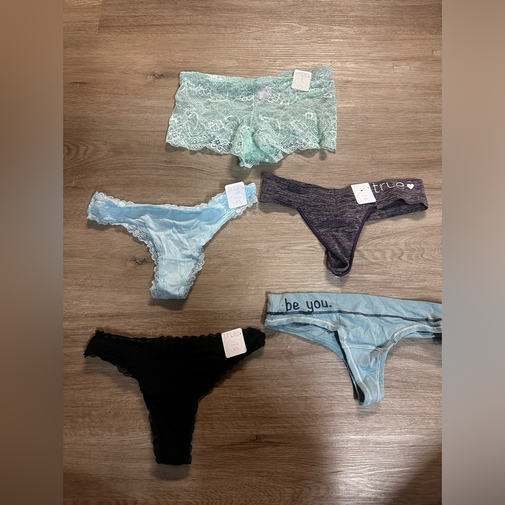 Women’s Panties 4 Lace Thongs & 1 Lace Boyshort Size XS